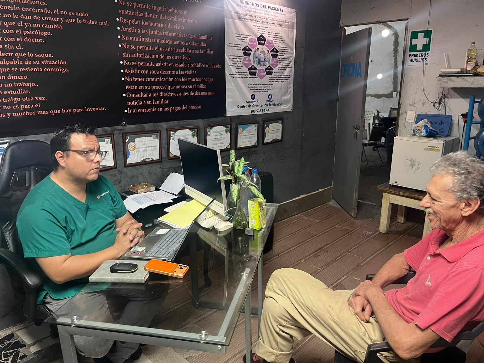 Sesión de acompañamiento y consejería en un entorno profesional